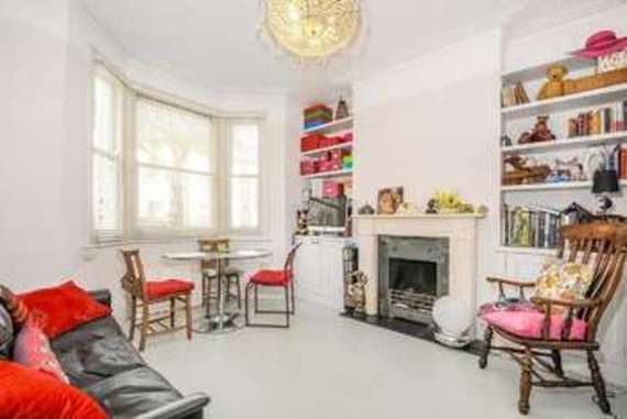 2 bedroom Flat for s...